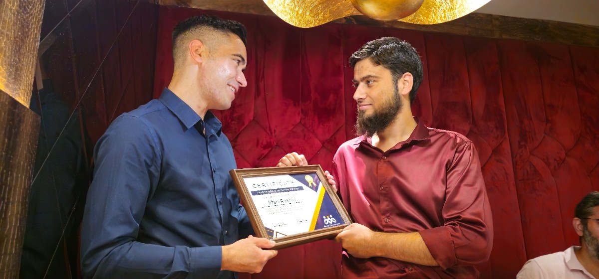 Irfan Rashid (right) receiving